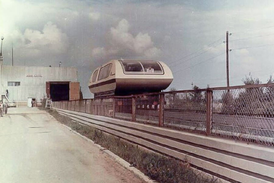 Первый в мире поезд на магнитном подвесе
